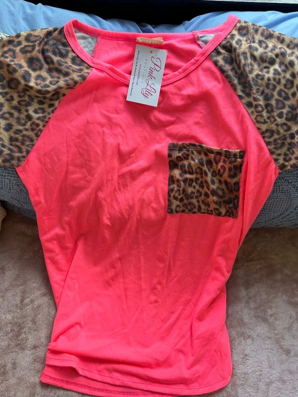 Pink Lilly boutique hot pink tshirt medium brand new
